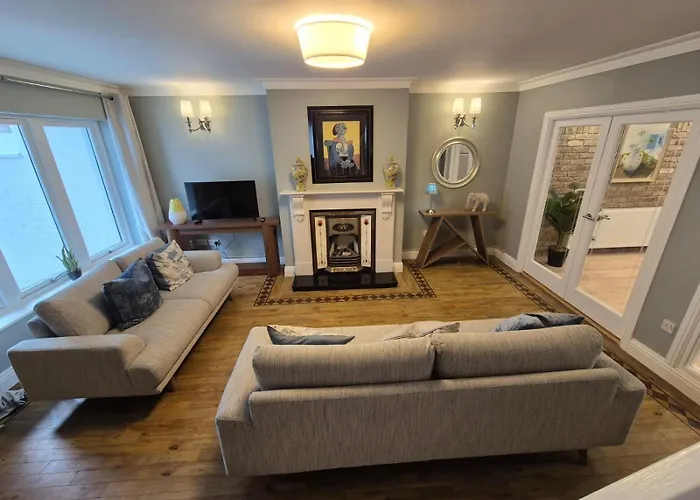 Luxurious Mews In Location Semesterbostad *