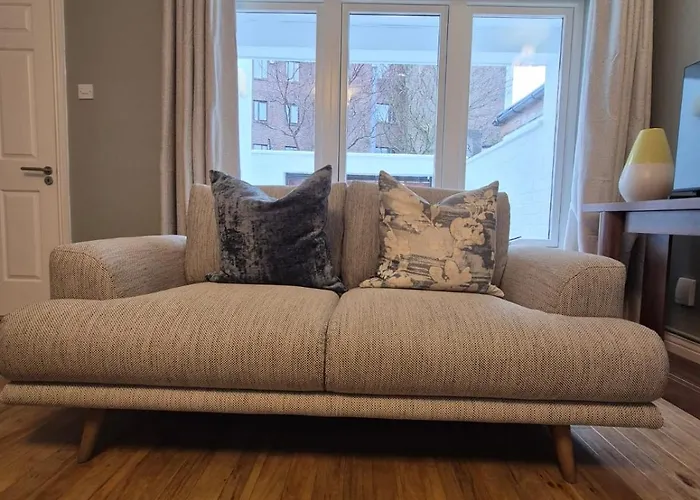 Luxurious Mews In Location *