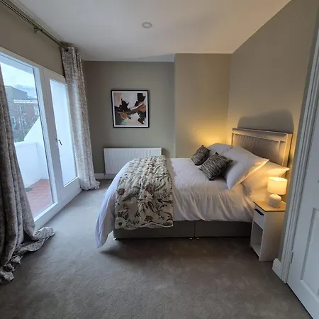 Luxurious Mews In Location Σπίτι διακοπών *