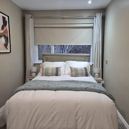 Luxurious Mews In Location Дом отдыха *
