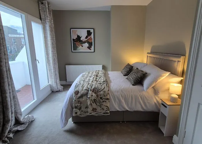 Luxurious Mews In Location Дом отдыха *
