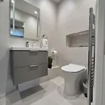 Luxurious Mews In Location *