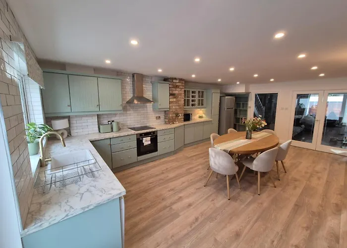 Luxurious Mews In Location Holiday home