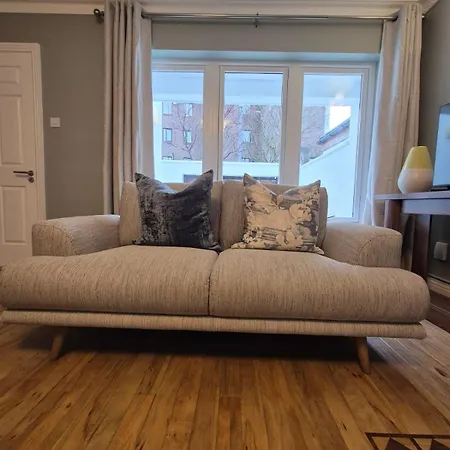 Luxurious Mews In Location *